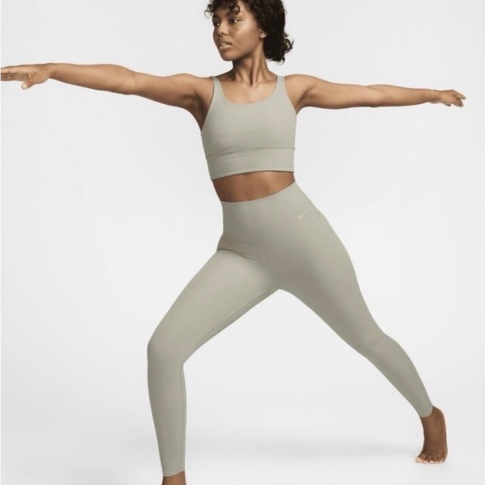Nike Zenvy Ribbed Legging in Army Green - sold out!